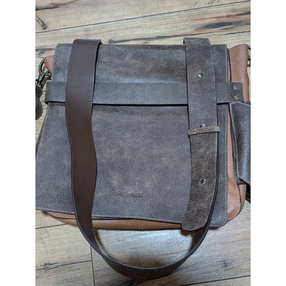 Scout by Petunia Pickle Bottom Leather Diaper Bag / Messenger Bag